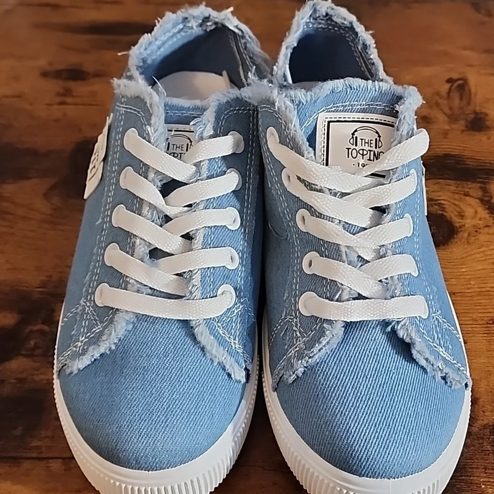Womens Stylish Light Blue 110 Denim The Toping 1988 Sneakers With a Frayed Edge